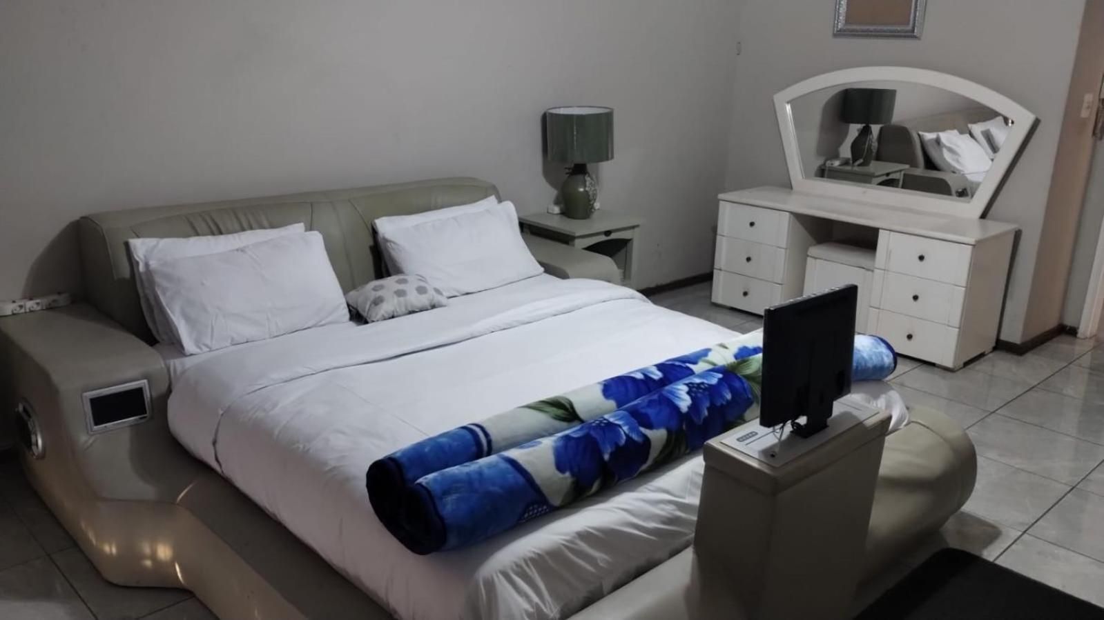 The Residency 11 46 Deluxe King Room