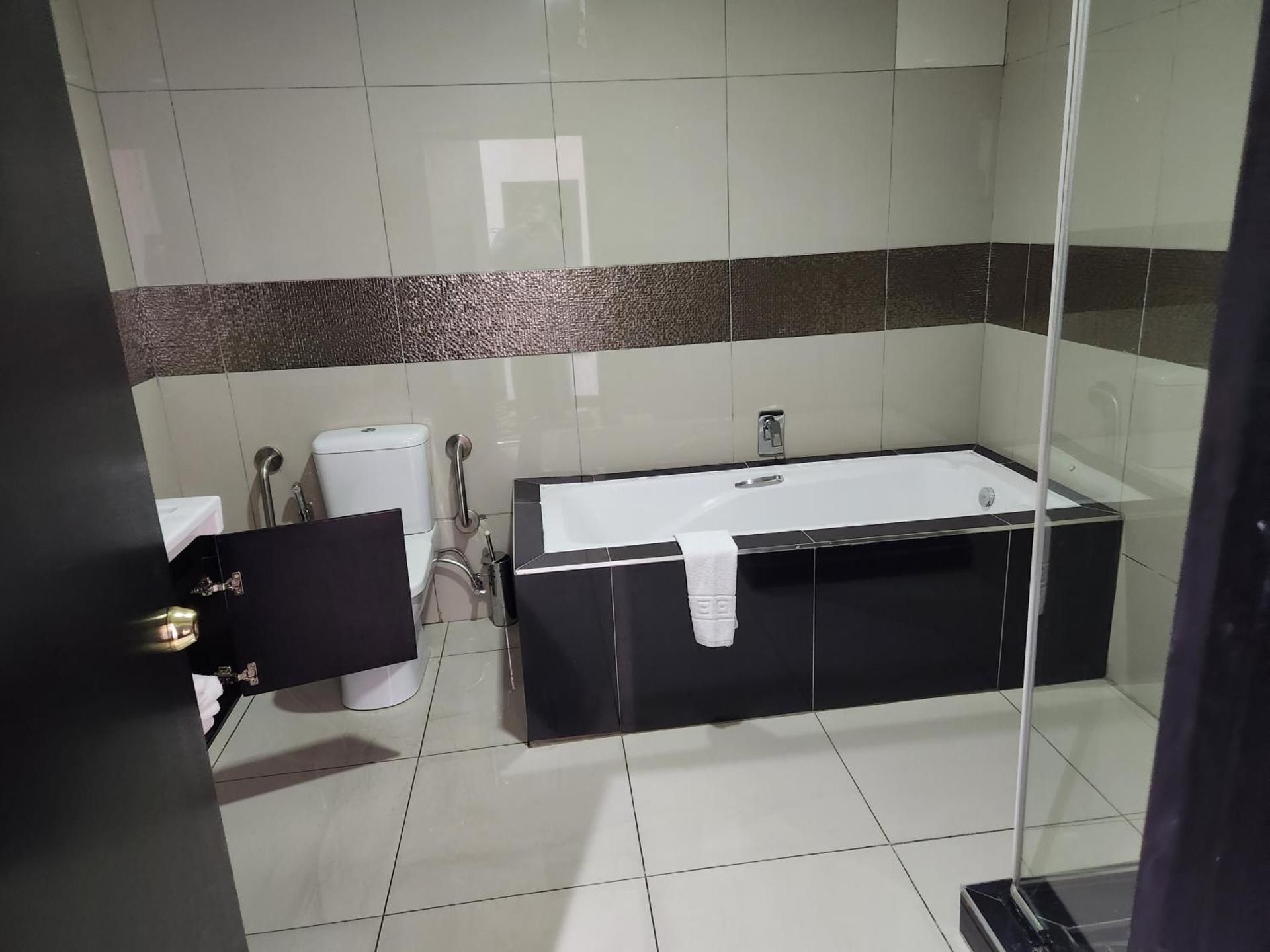 Deluxe King Suite