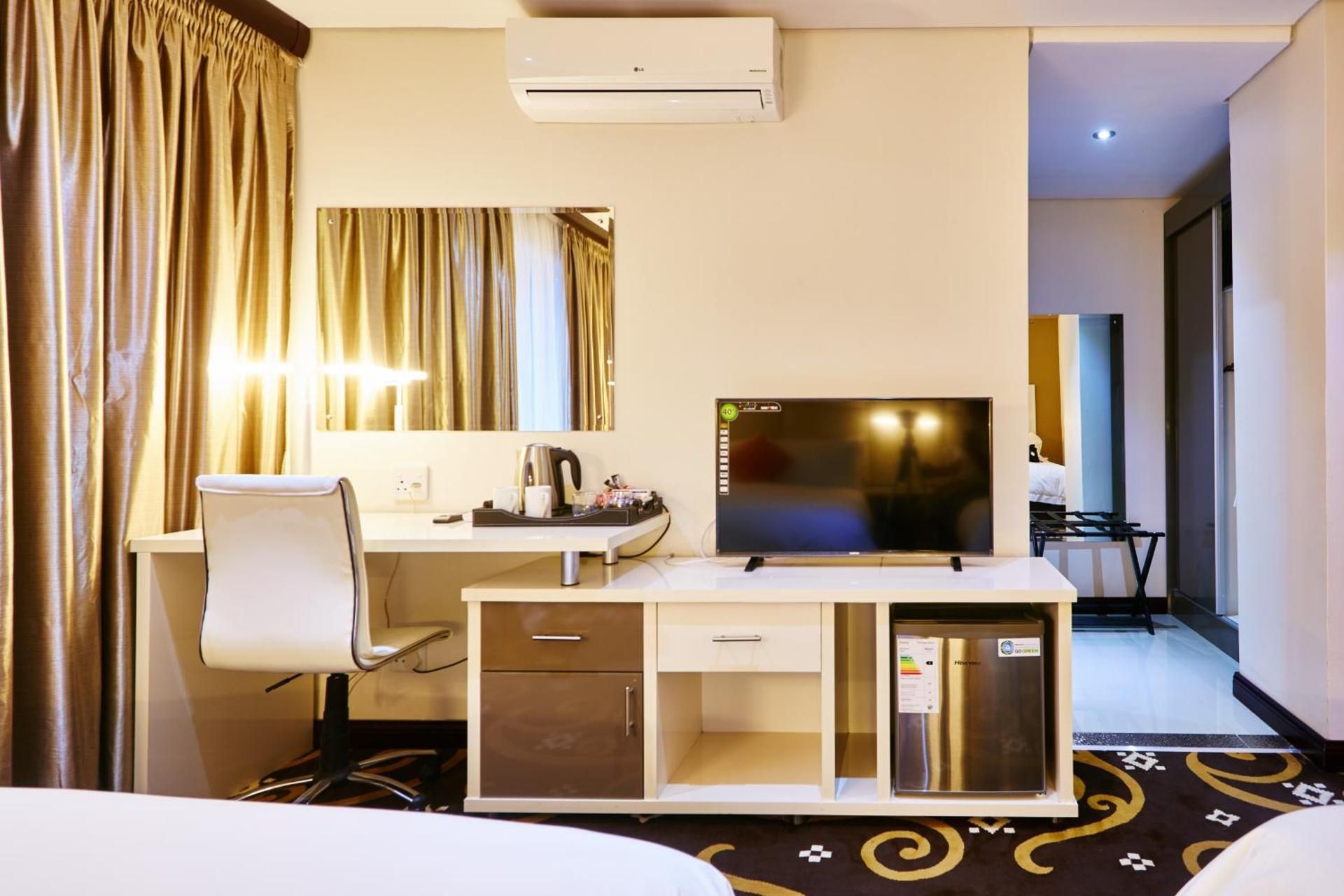 Honeymoon Suite