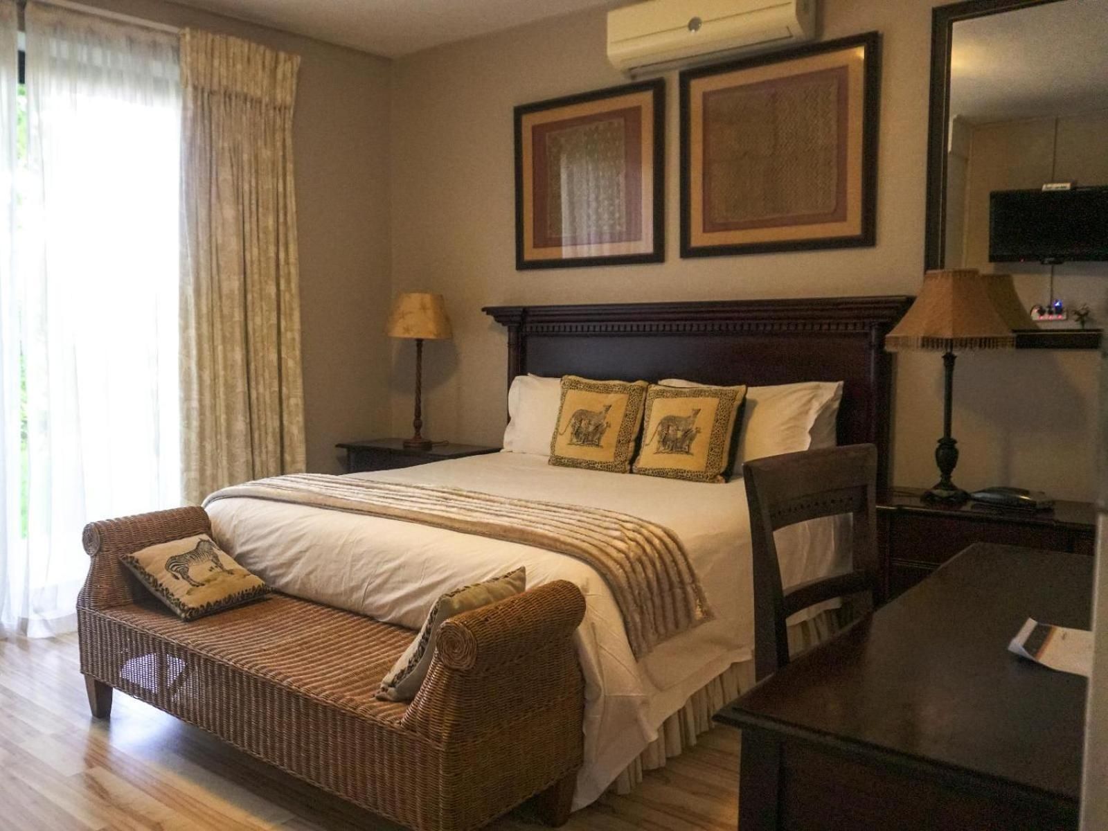Luxury Queen Room