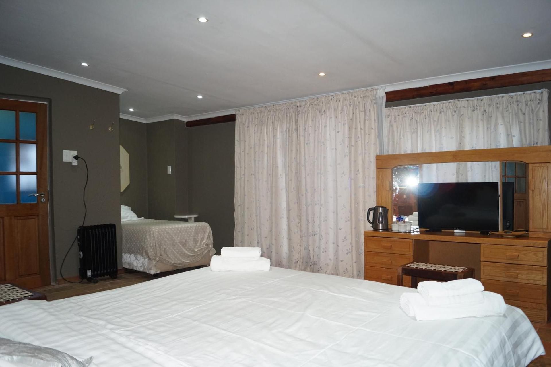 Triple Room with Pool View