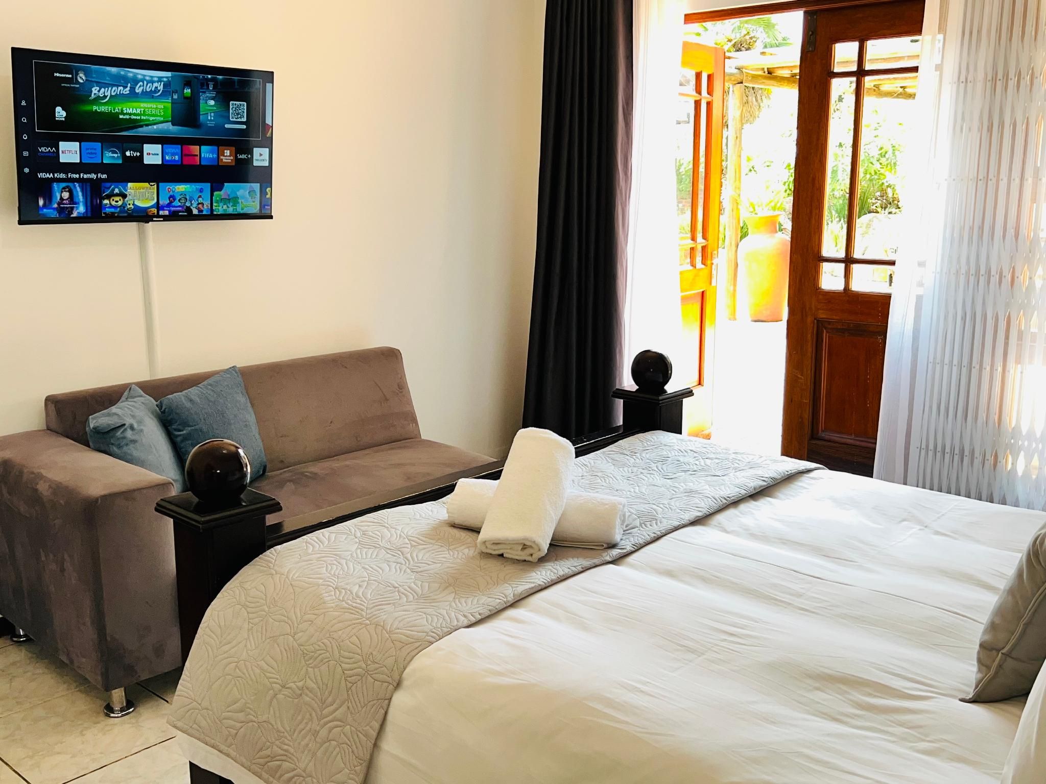 Family Room - 2 Adults and 1 Child