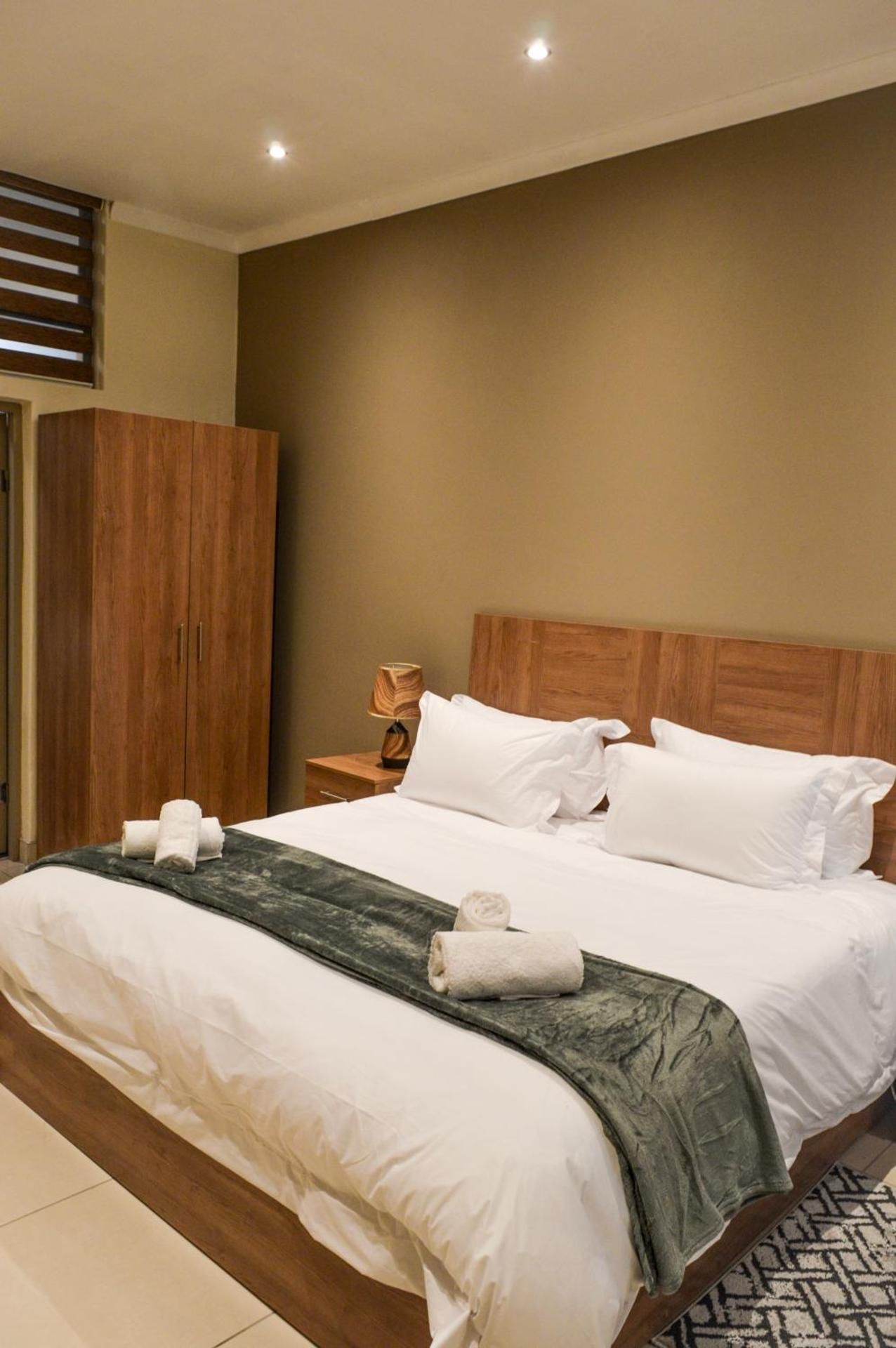 Deluxe Double Room (2 Adults + 1 Child)