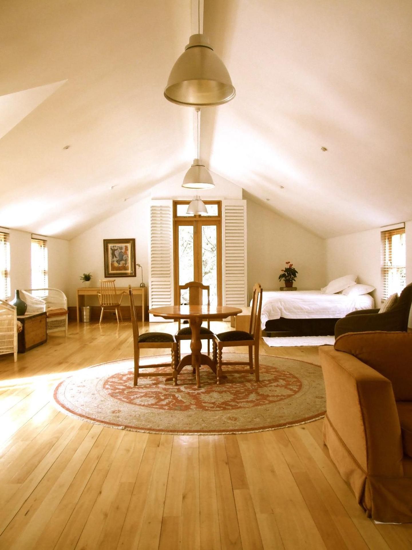 Deluxe Room (2 Adults + 1 Child)