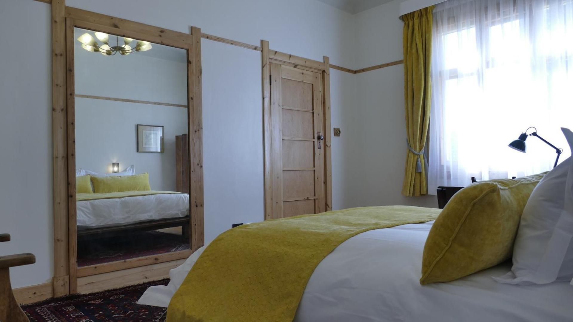 Queen Room with Garden View