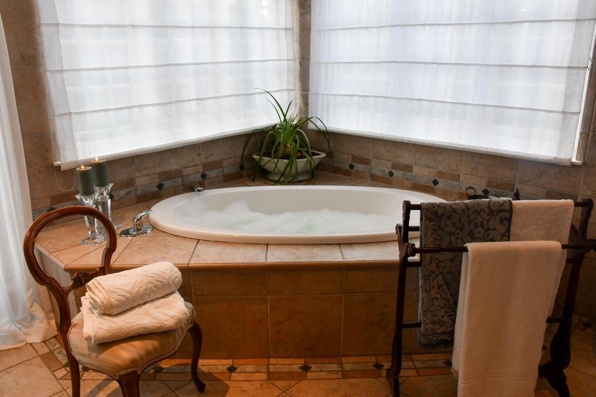Deluxe Queen Suite
