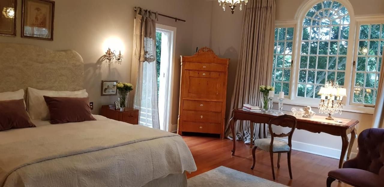 Deluxe Queen Suite