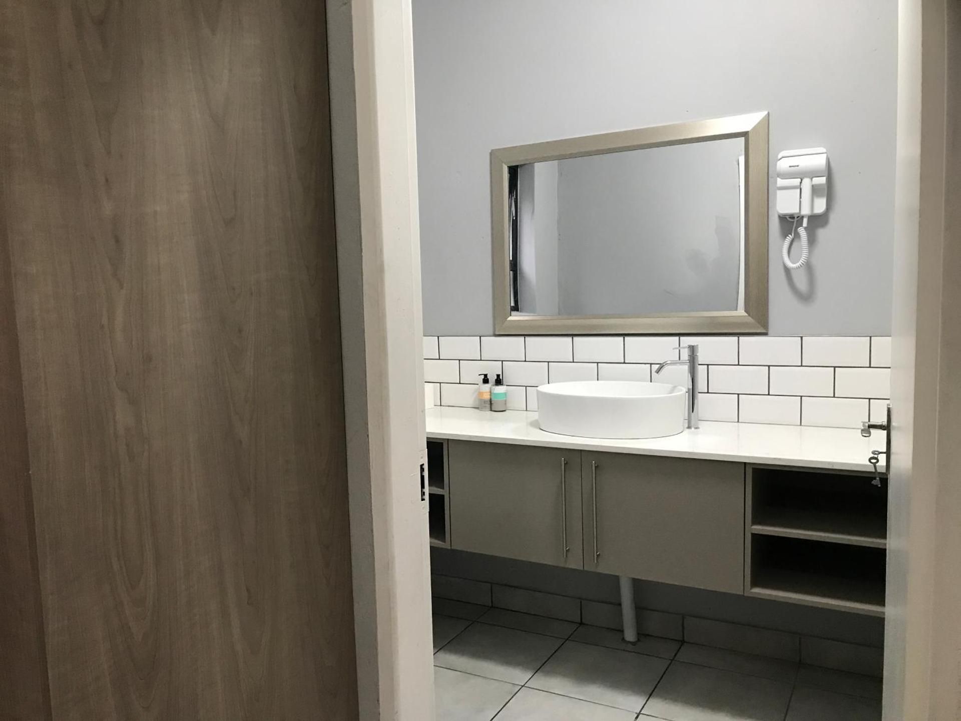 Deluxe Queen Suite