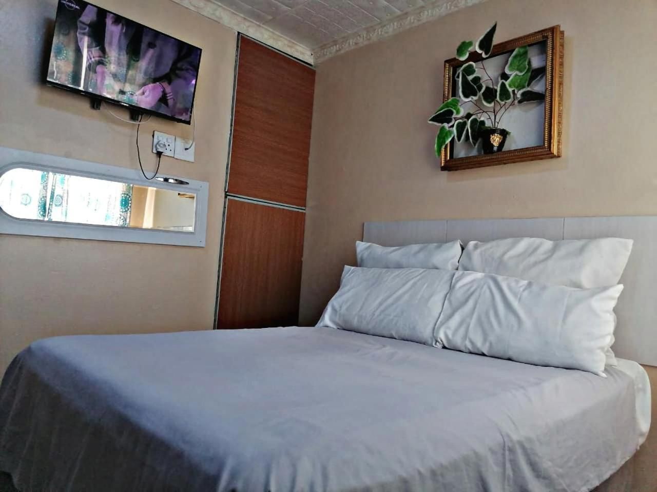 Valley center guest house  Budget Single Room