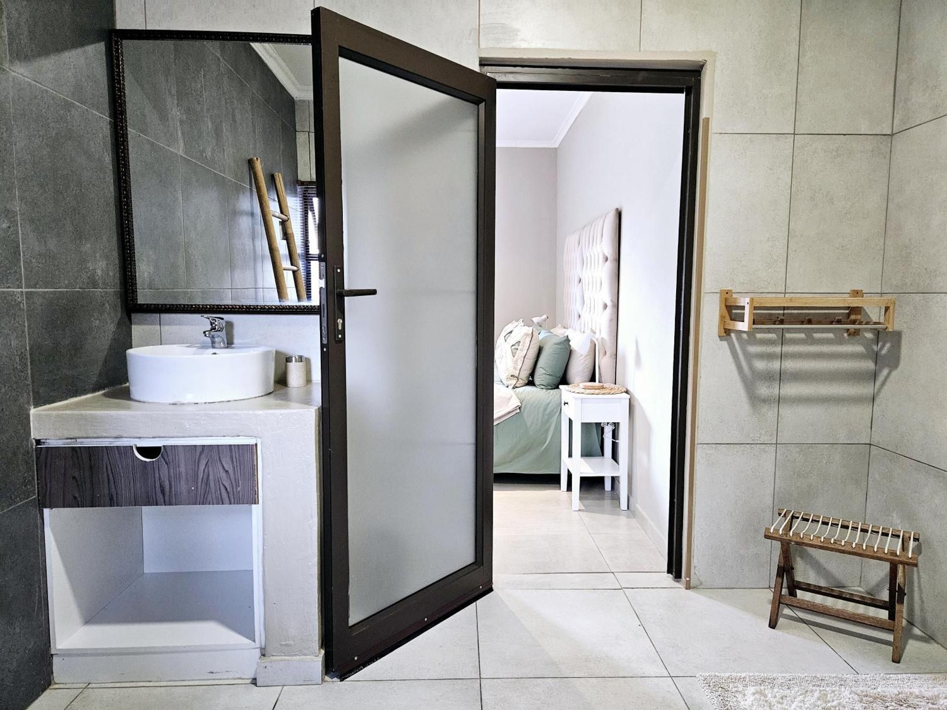 Bosveld In Die Stad 2 Guesthouse Superior Double or Twin Room with Pool View 2