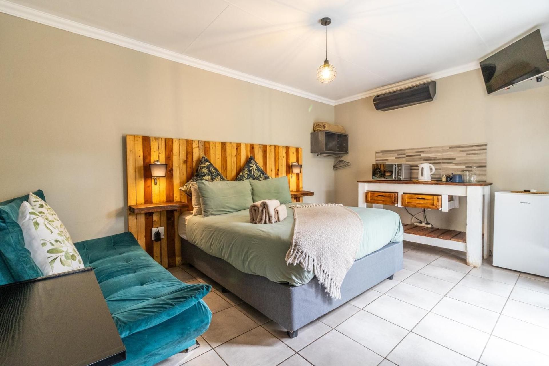 Queen Room with Garden View