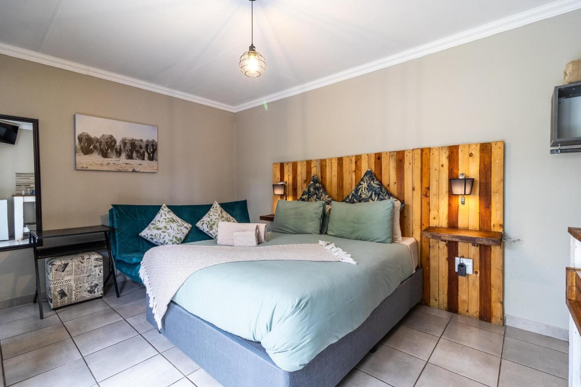 Queen Room with Garden View