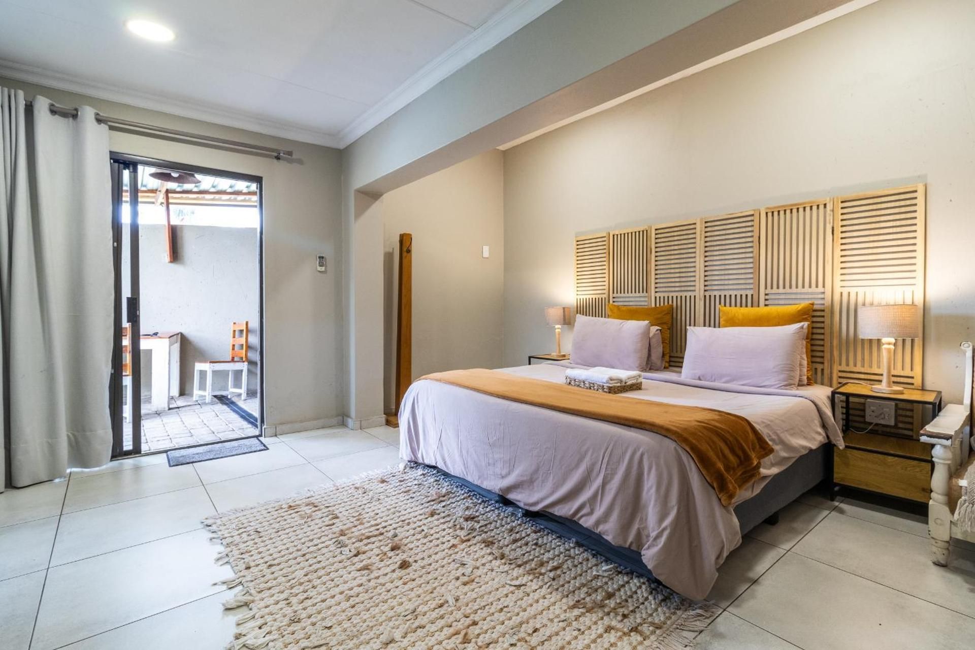 Bosveld In Die Stad 2 Guesthouse Deluxe Double or Twin Room with Pool View