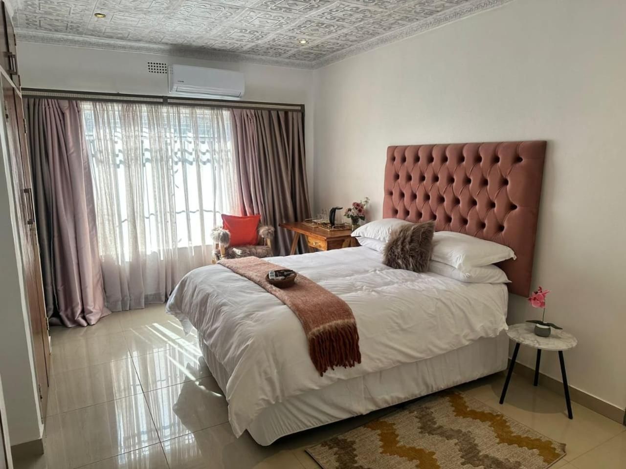 Deluxe Double Room (2 Adults + 1 Child)