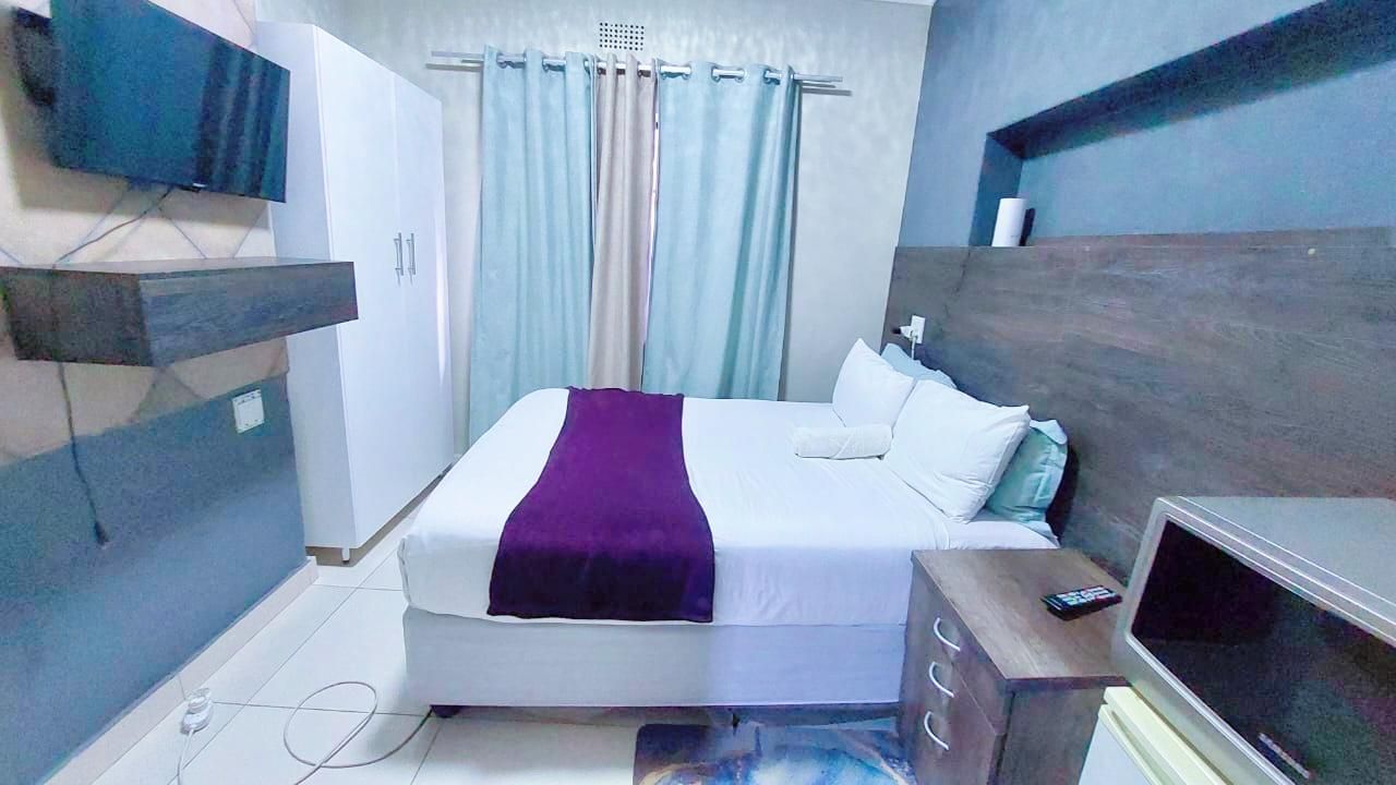 Couple PC Room