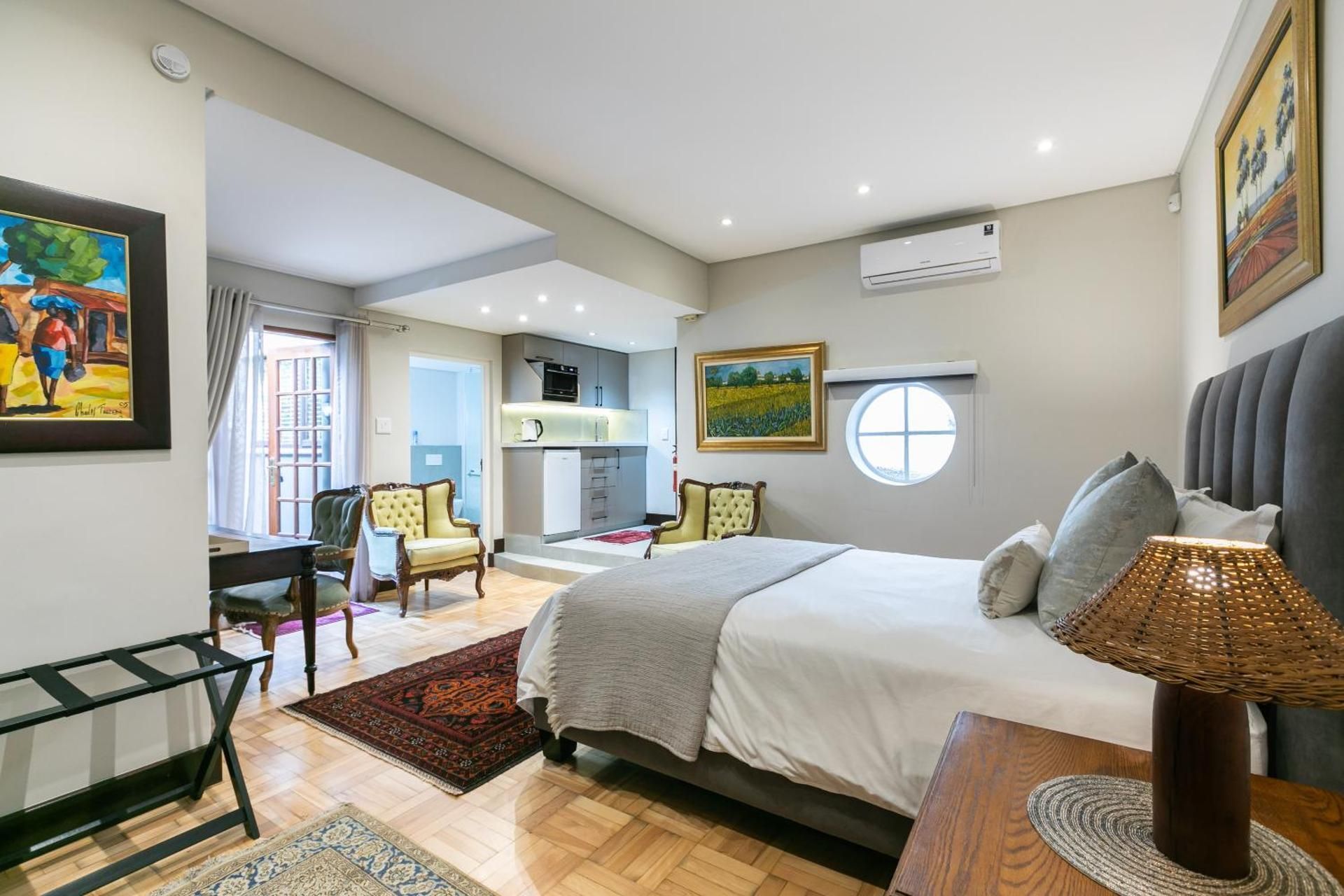 One-Bedroom Apartment