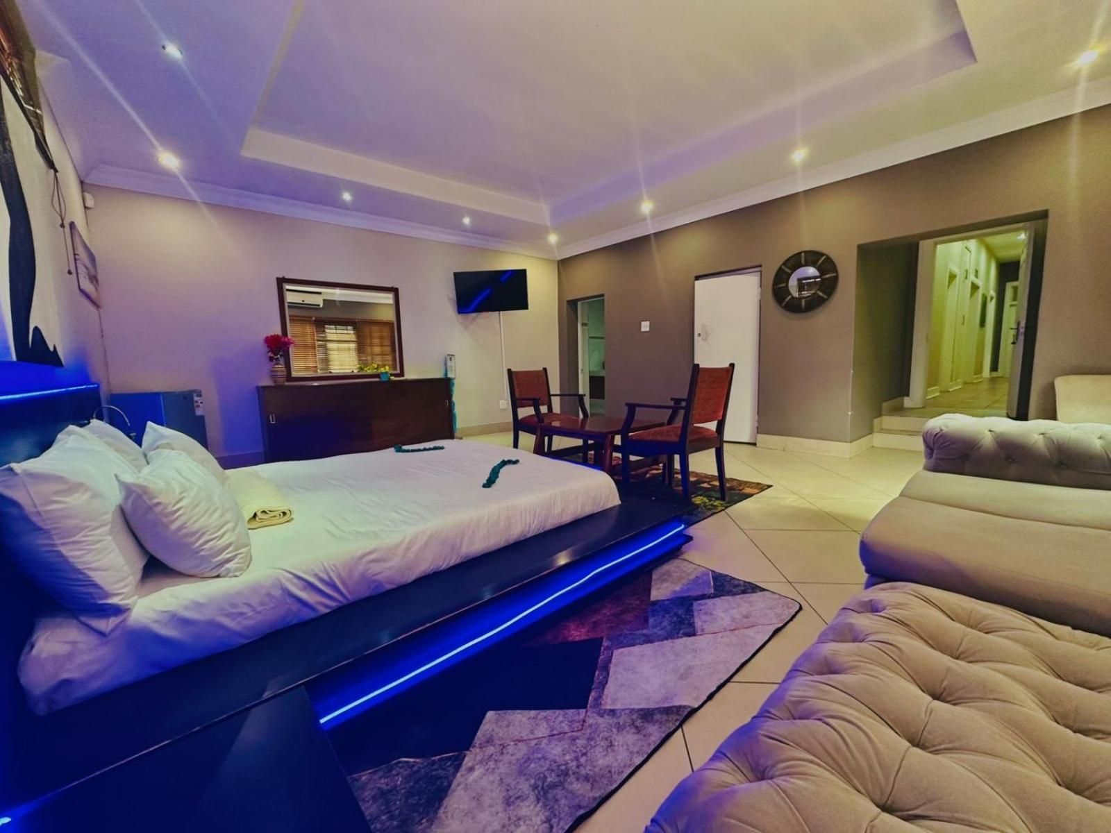 King Studio with Sofa Bed