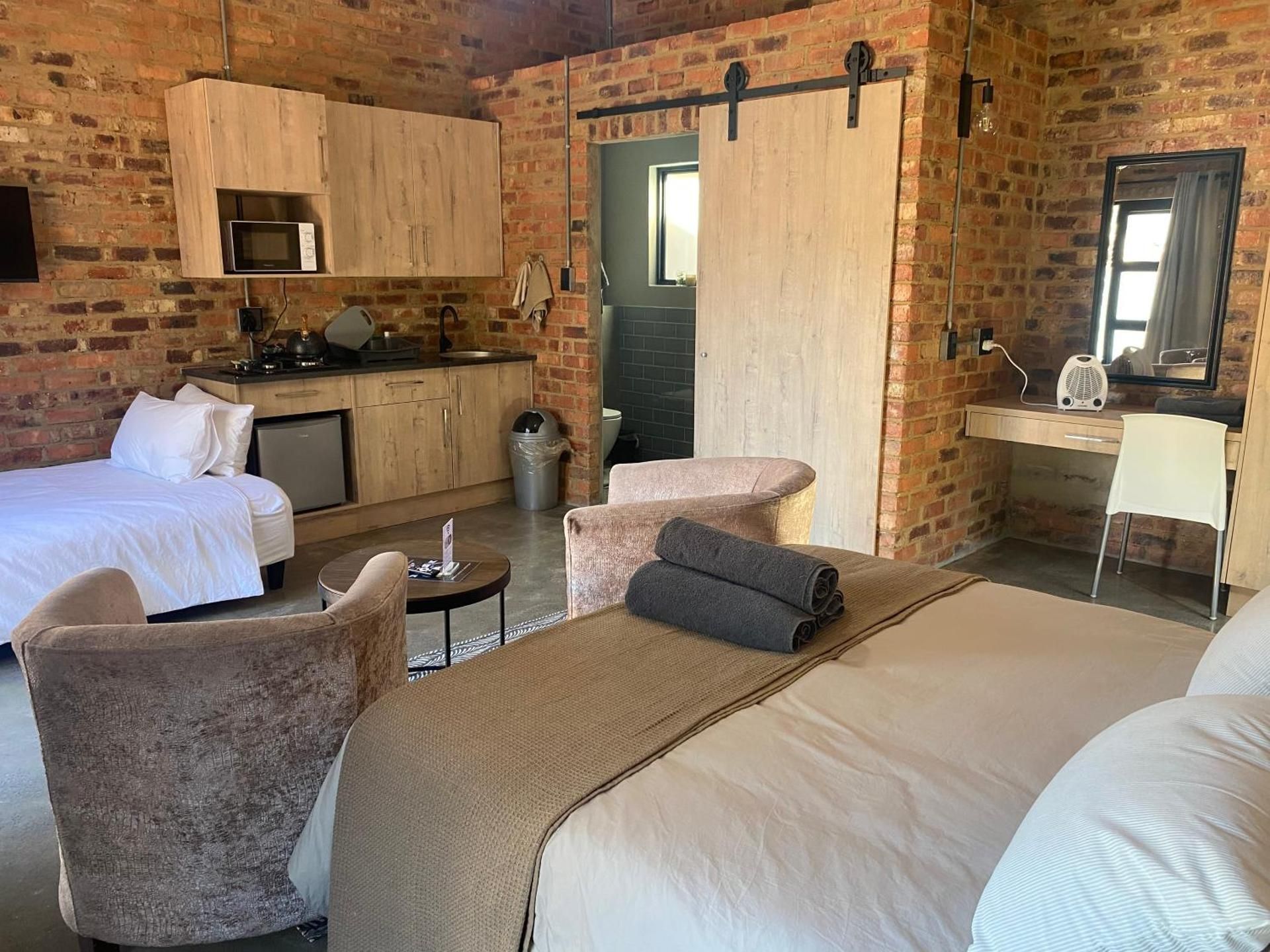 Deluxe Double Room (2 Adults + 1 Child)