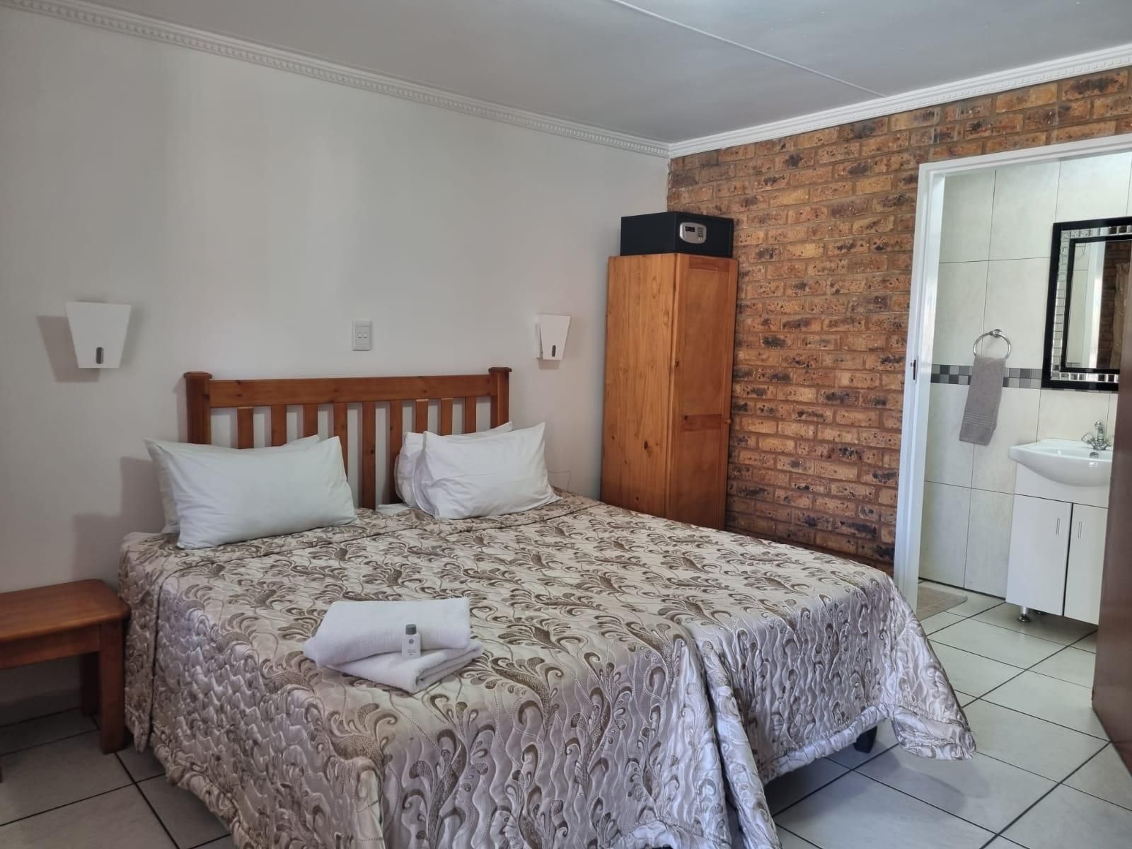 Airport Inn Bed and Breakfast Standard Twin