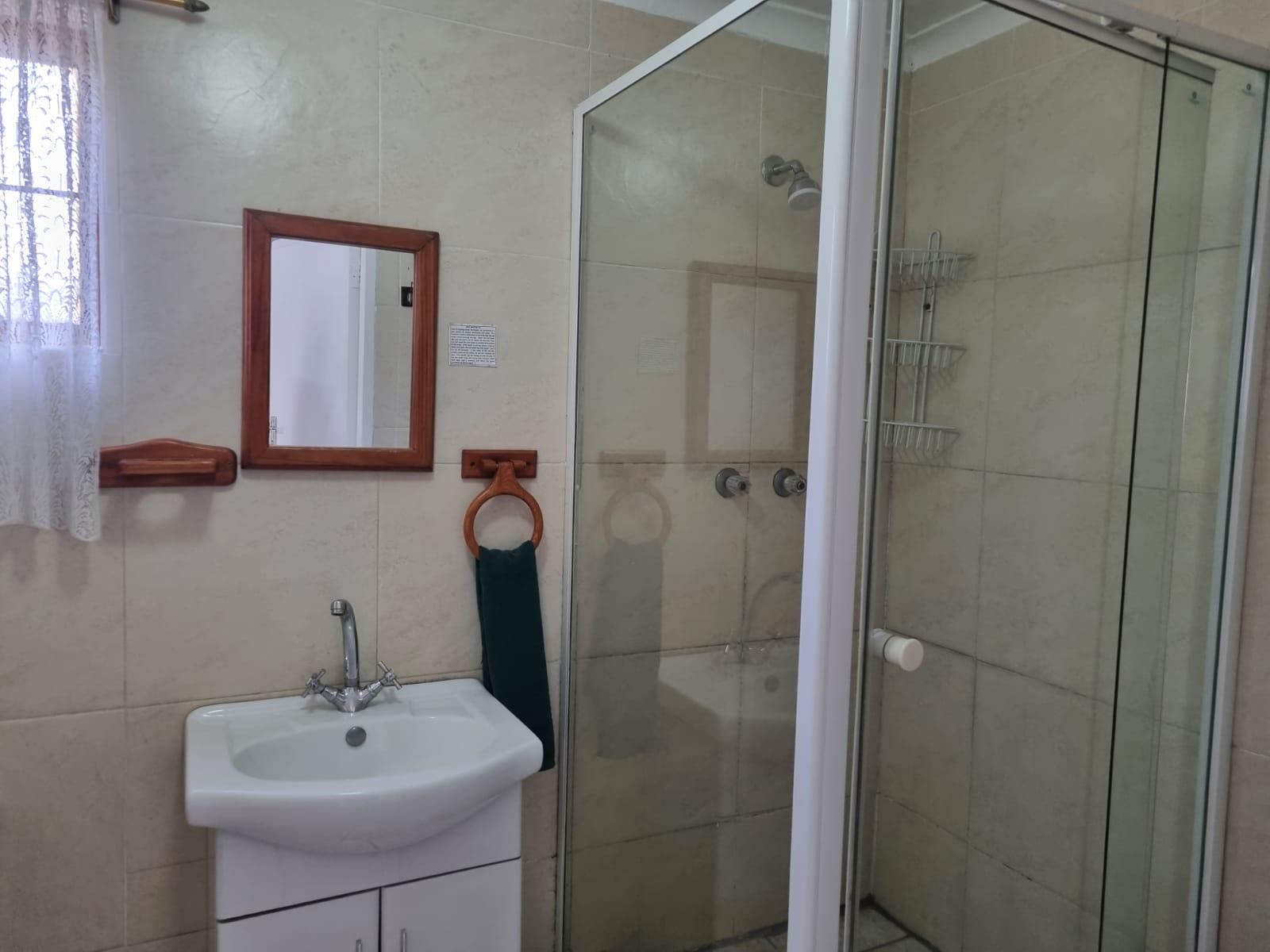 Airport Inn Bed and Breakfast Family Room - Breakfast Included 3