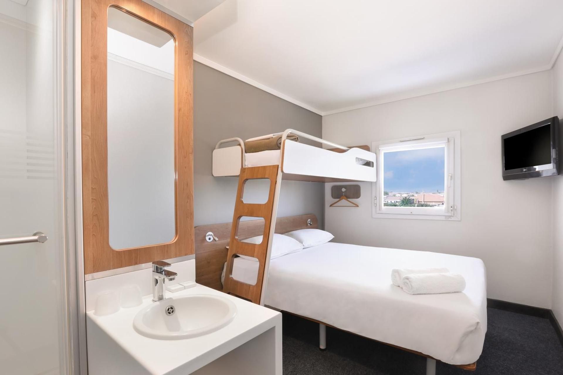Standard Triple Room (Smoking)