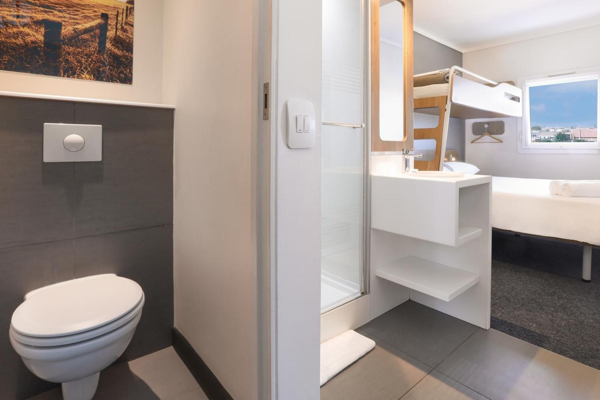 Standard Triple Room (Smoking)