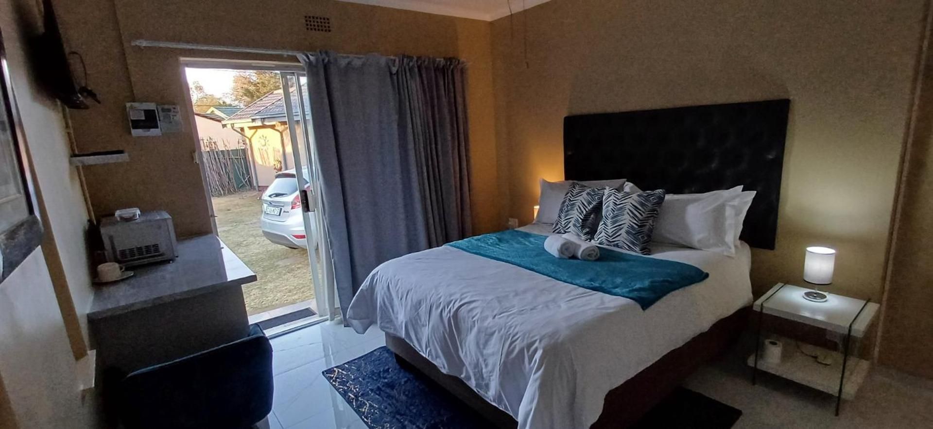 Deluxe Double or Twin Room with Garden View