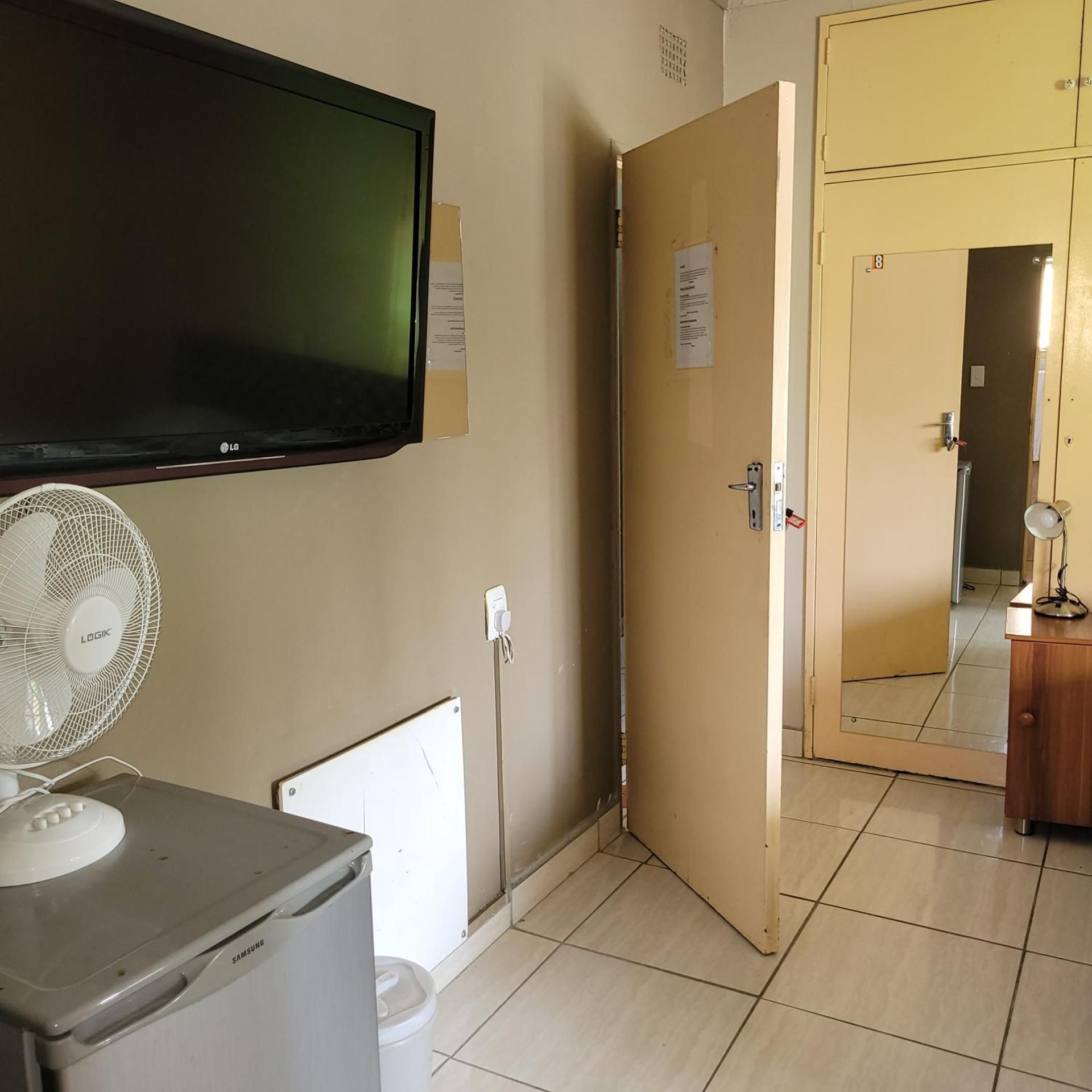 Deluxe Double Room (2 Adults + 1 Child)
