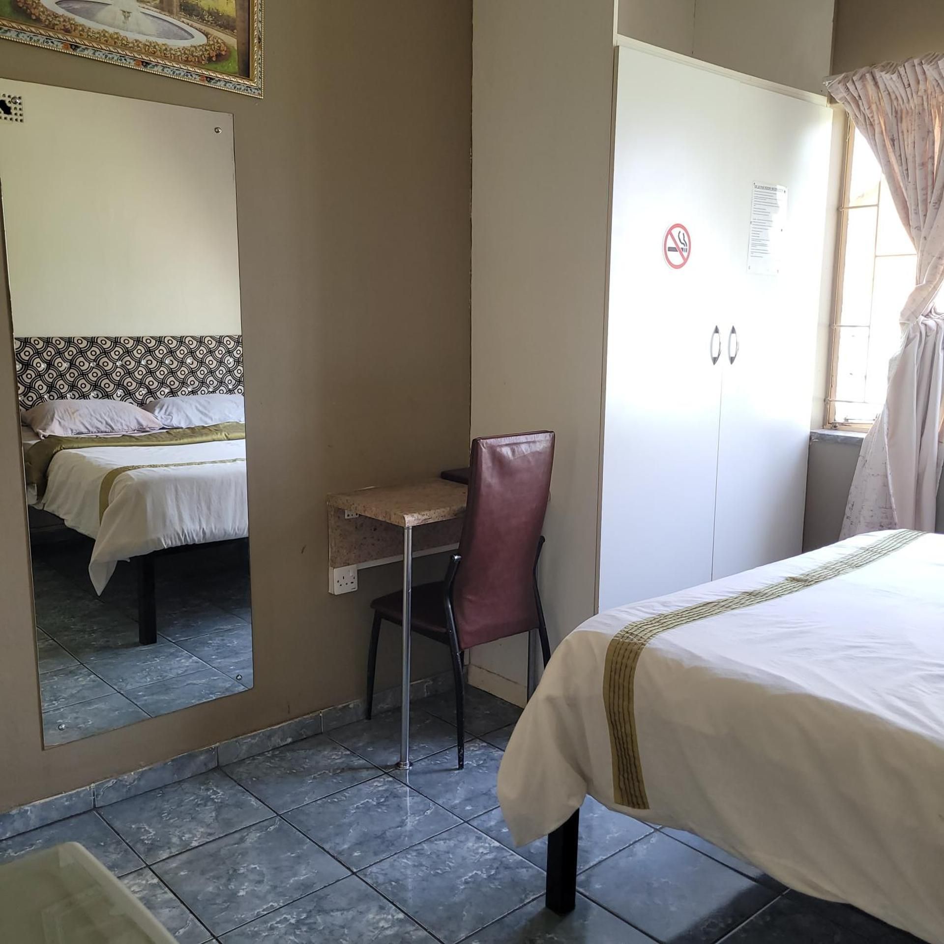 Standard Queen Room