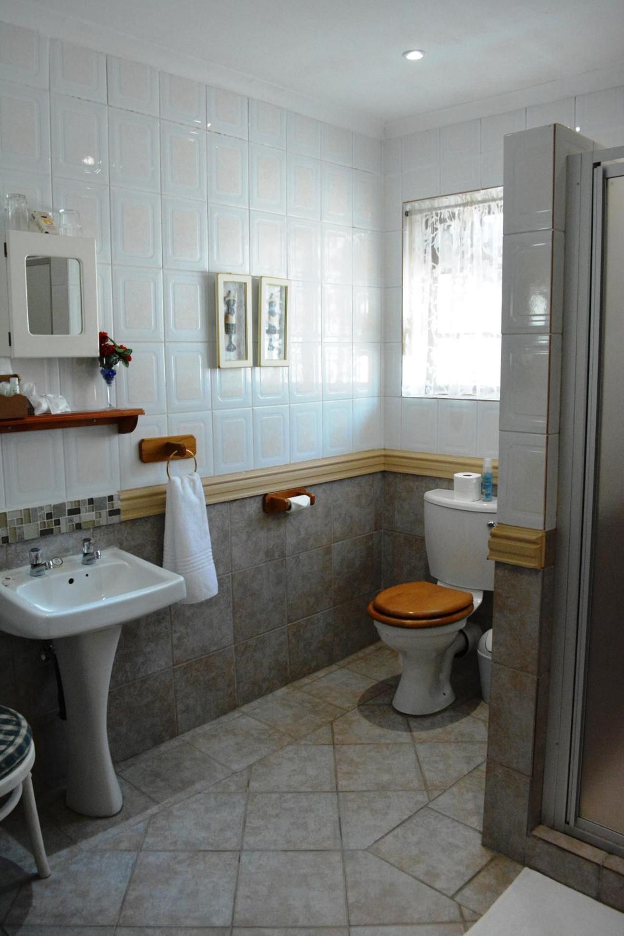 Le Chateau Guest House and Conference Centre Executive Twin Room 2