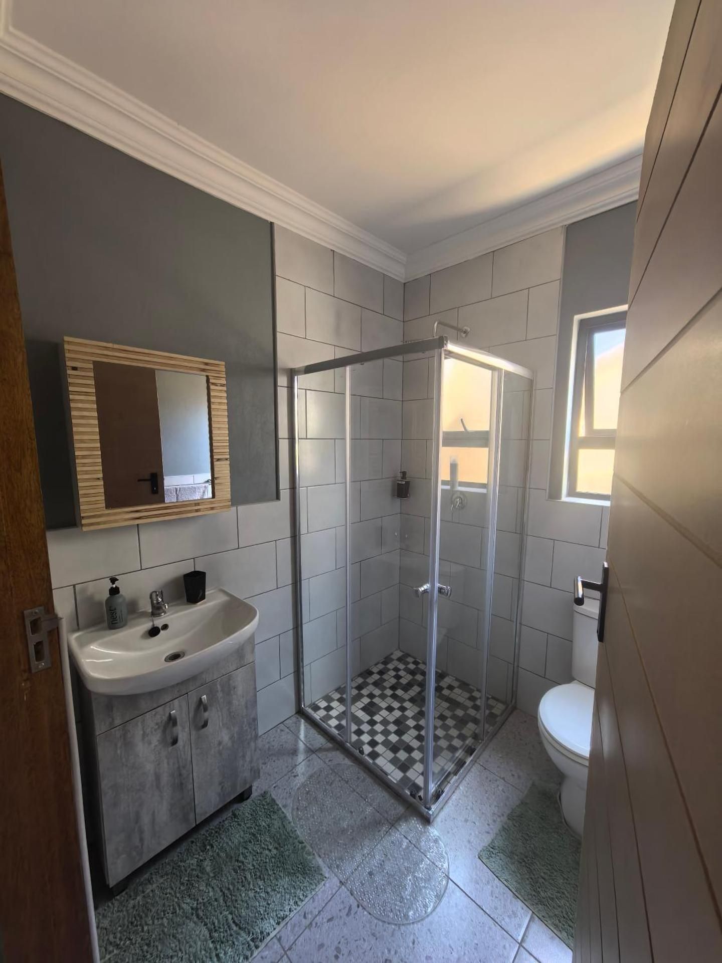 Apartment with Shower