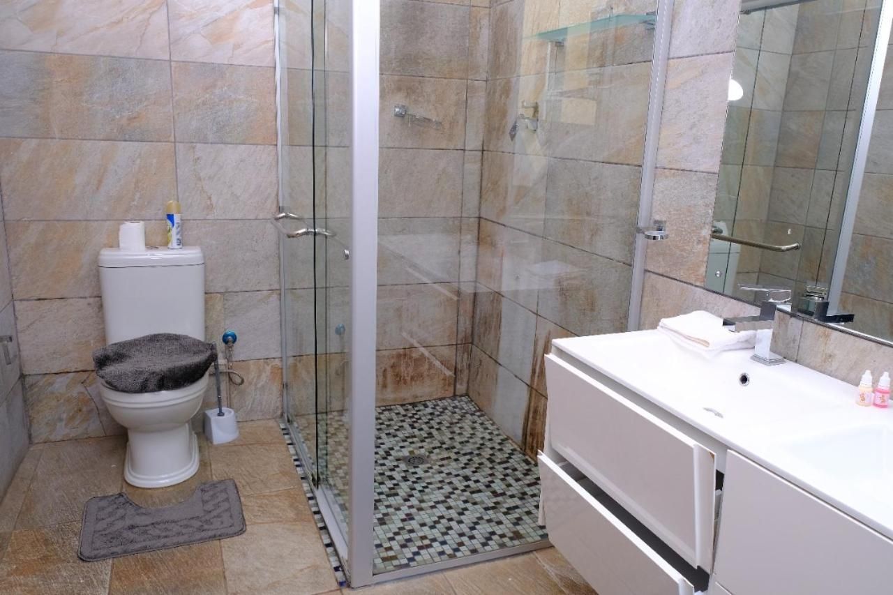 Deluxe Double Room (1 adult + 2 children)