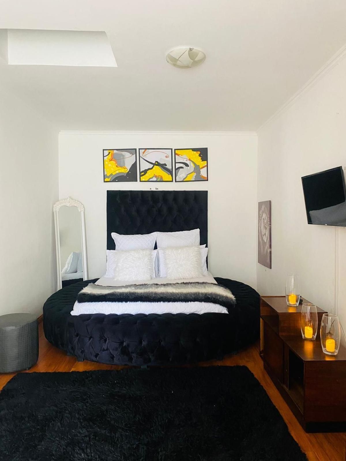 Deluxe Queen Suite
