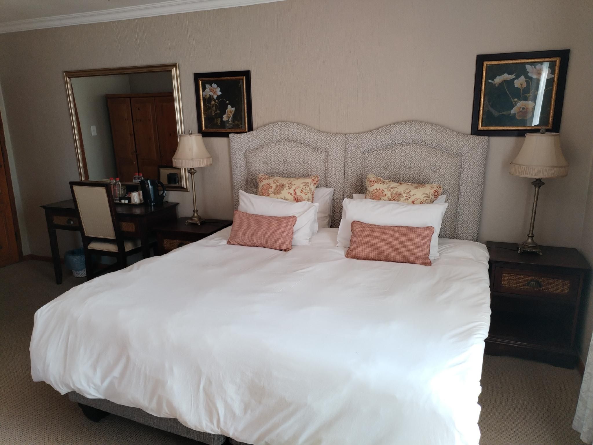 Twin Room with Long Sofa