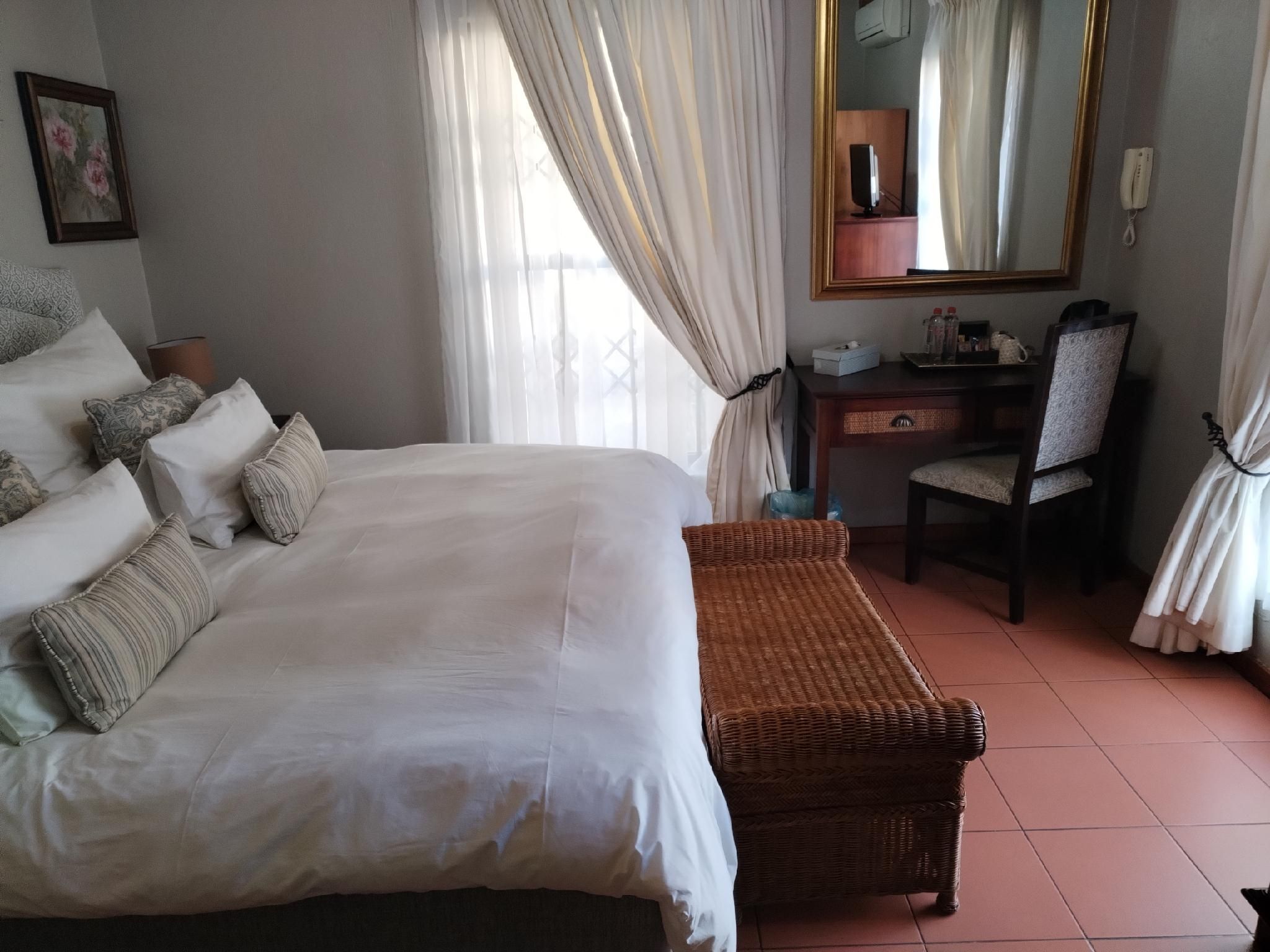 Twin Room with Bathtub
