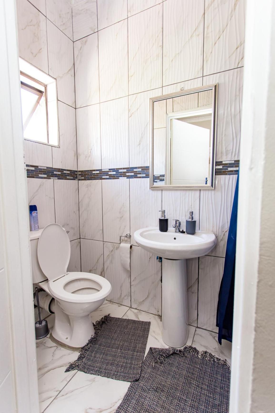 Deluxe Double Room (2 Adults + 1 Child)