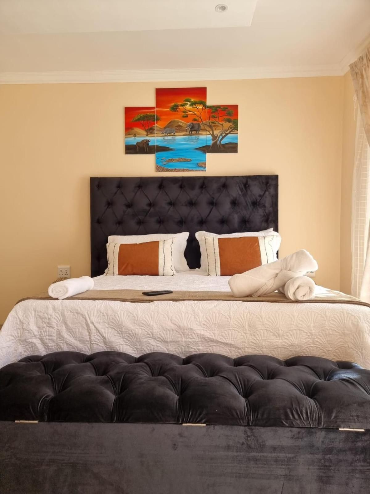 Deluxe Double Room (2 Adults + 1 Child)