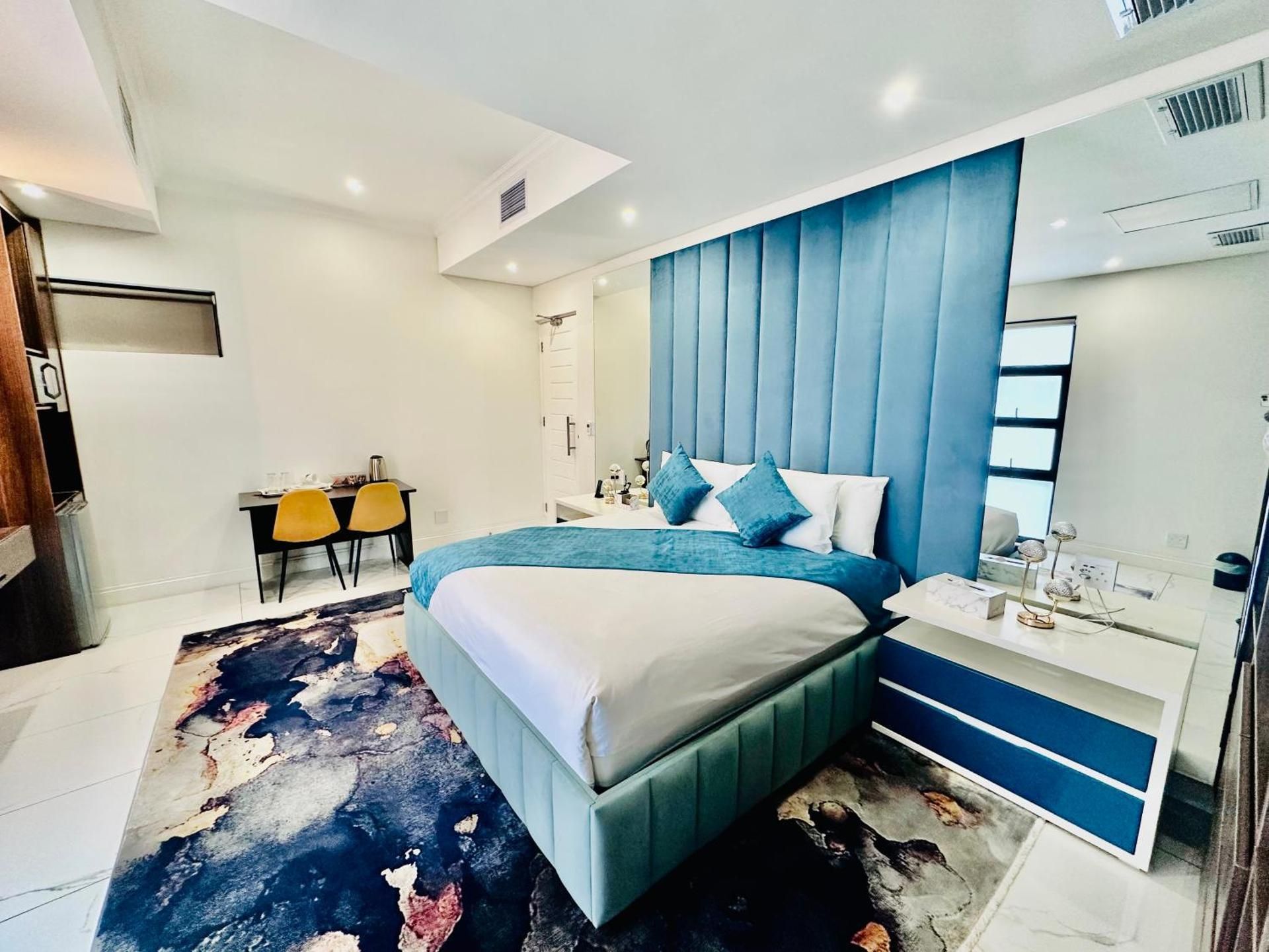 Deluxe Queen Suite