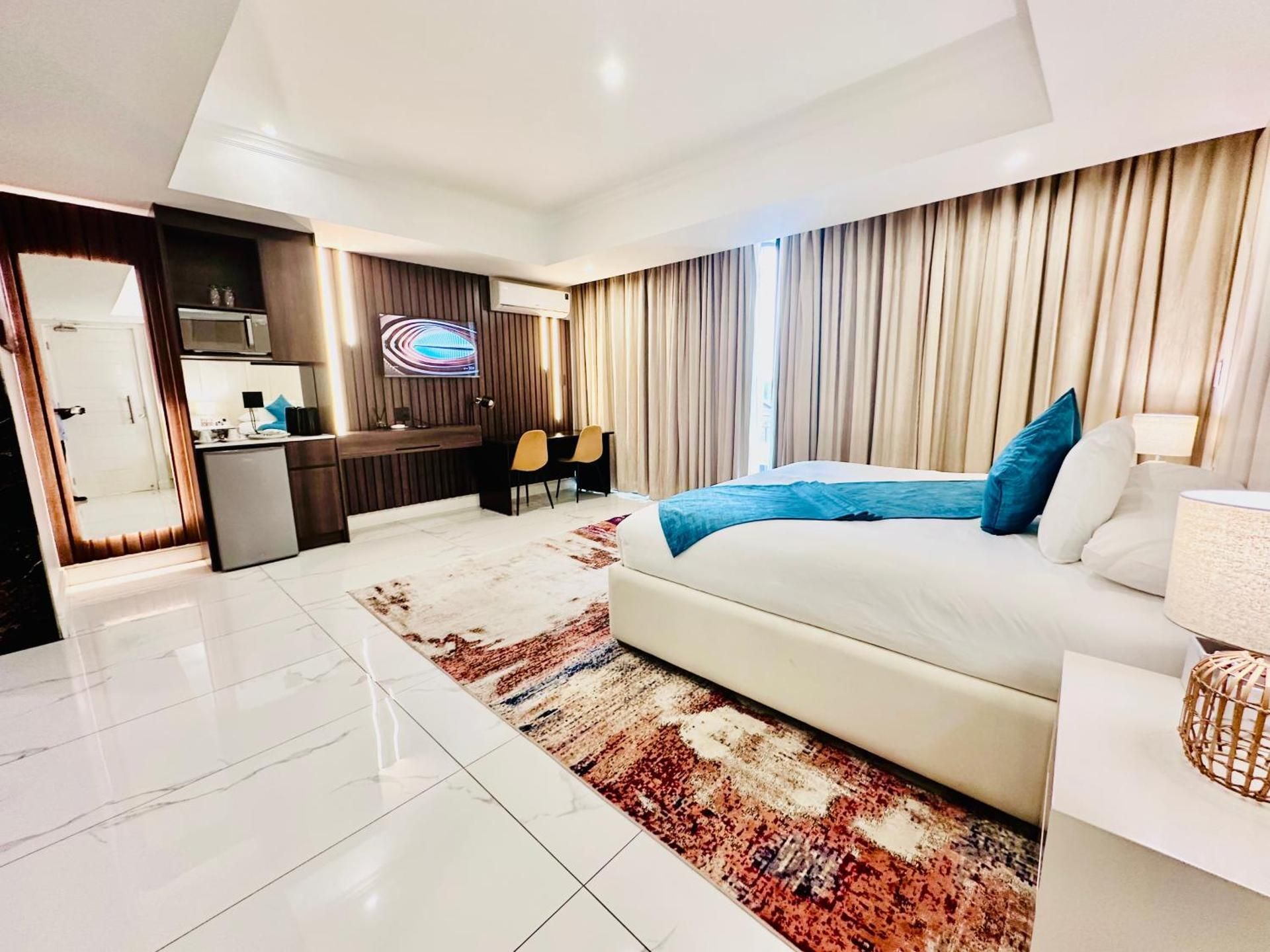 King Suite with Pool View