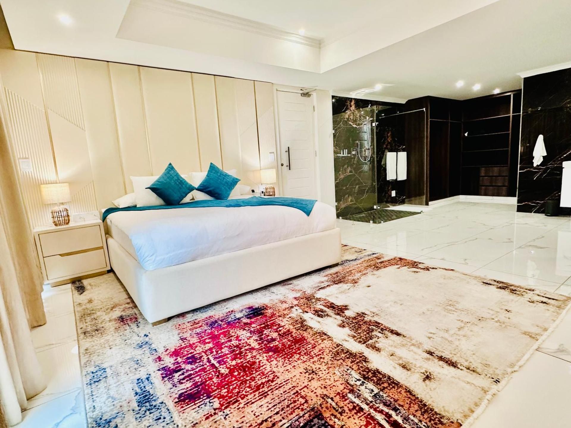 King Suite with Pool View