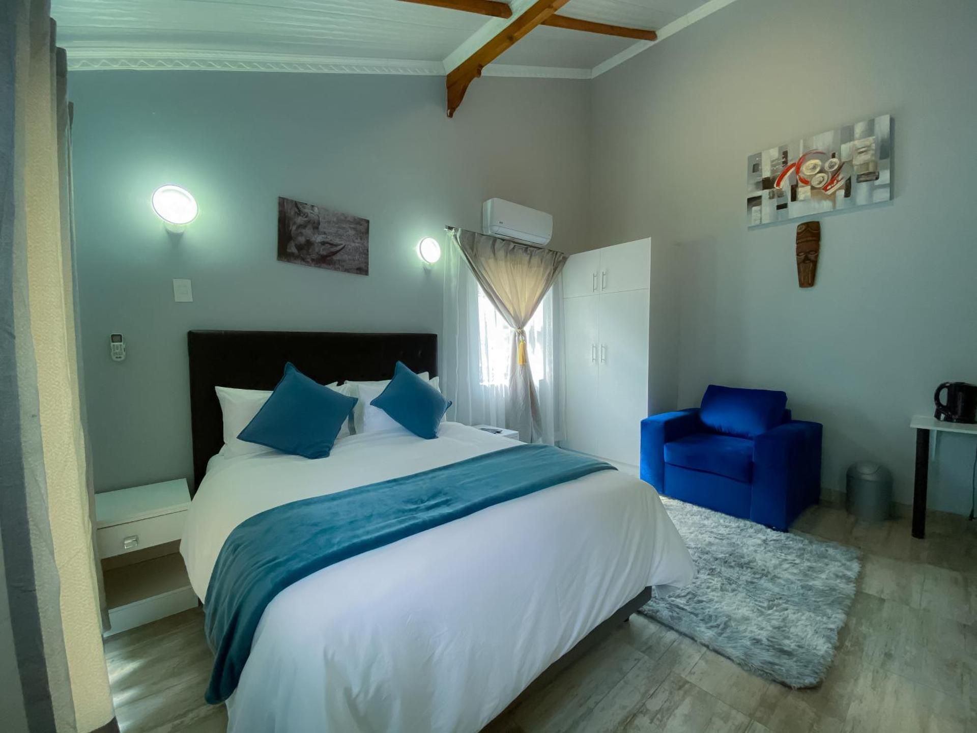 Twin Room with Pool View