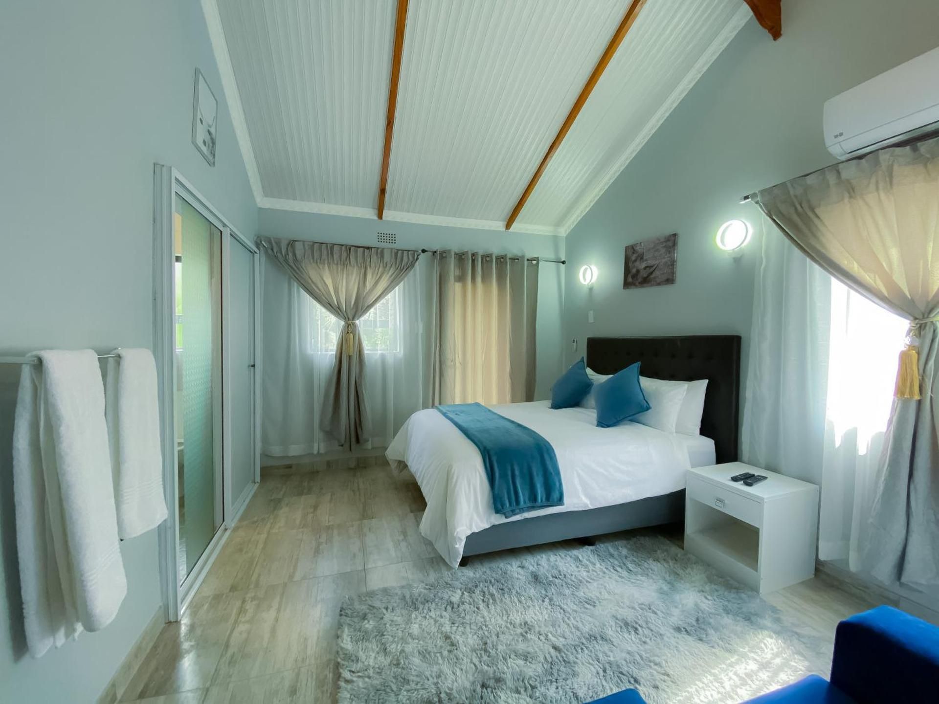 Twin Room with Pool View