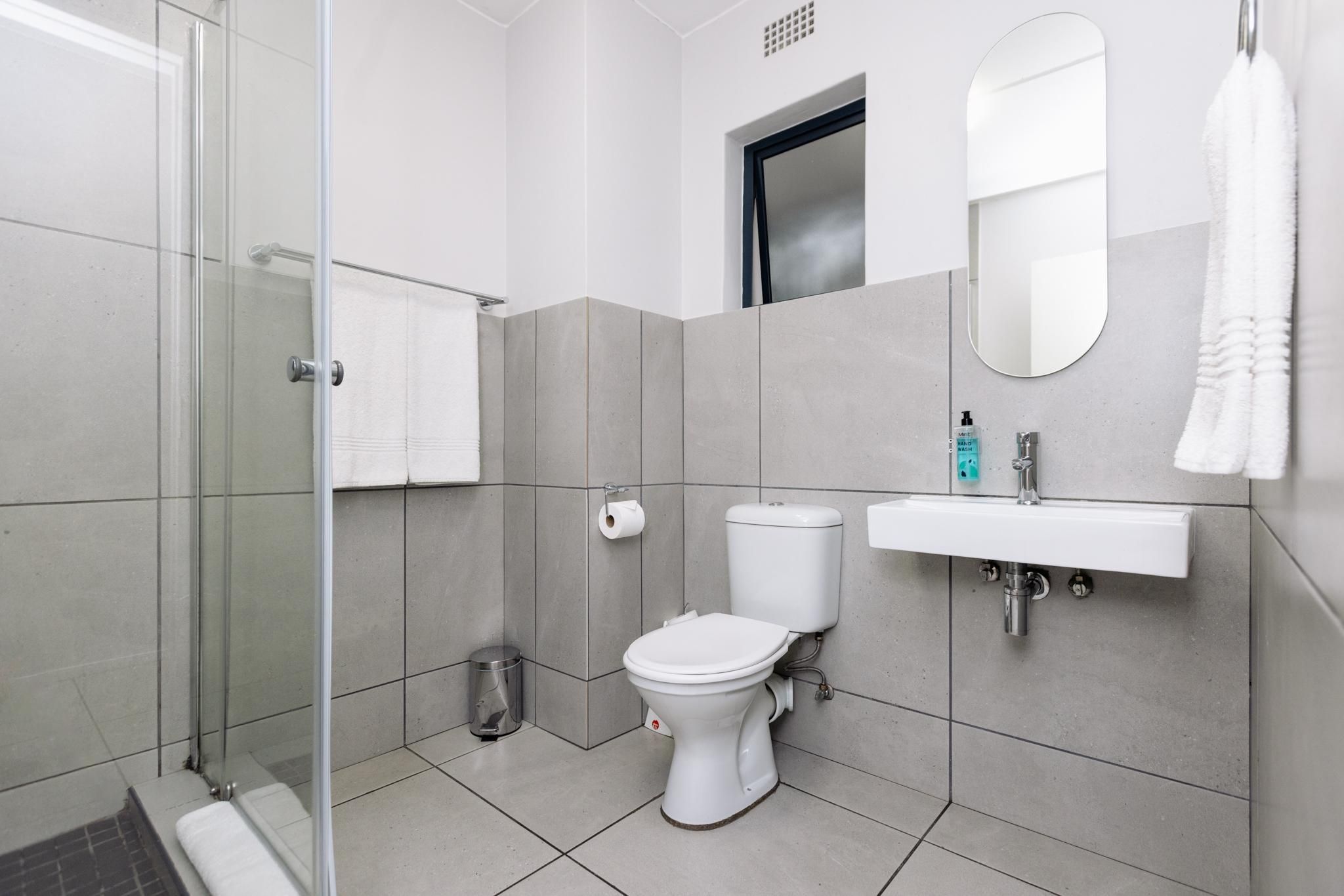 MINT Express Sandton View One-Bedroom Deluxe Apartment 3