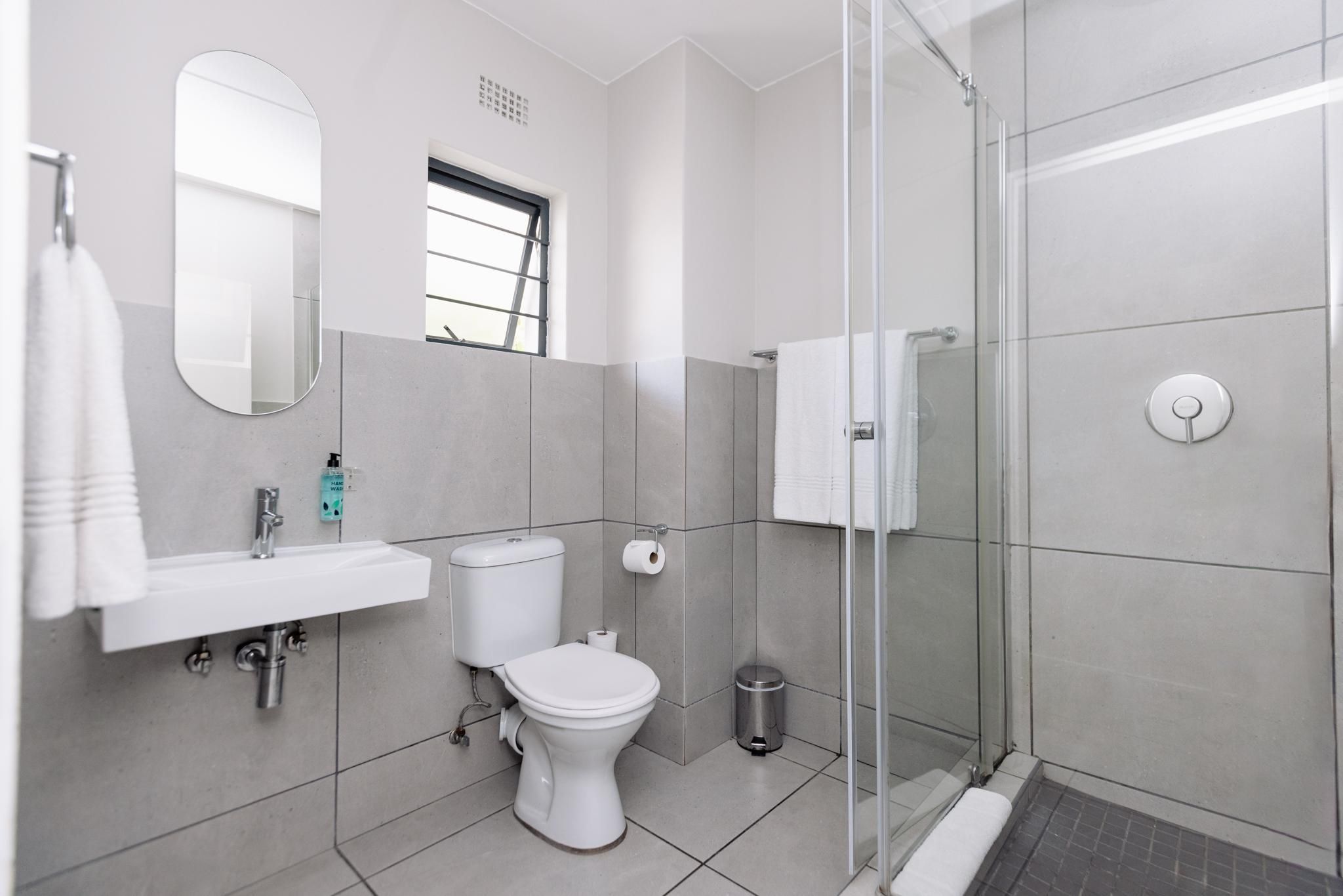 MINT Express Sandton View Two-Bedroom Superior Apartment 2