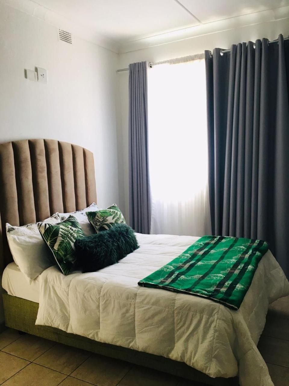 Derrick Guest House Deluxe Queen Suite 2