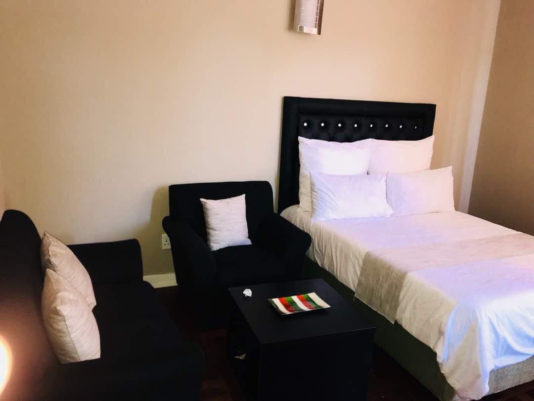 Derrick Guest House 1 Bedroom With Sofa Bed Non-Smoking 2
