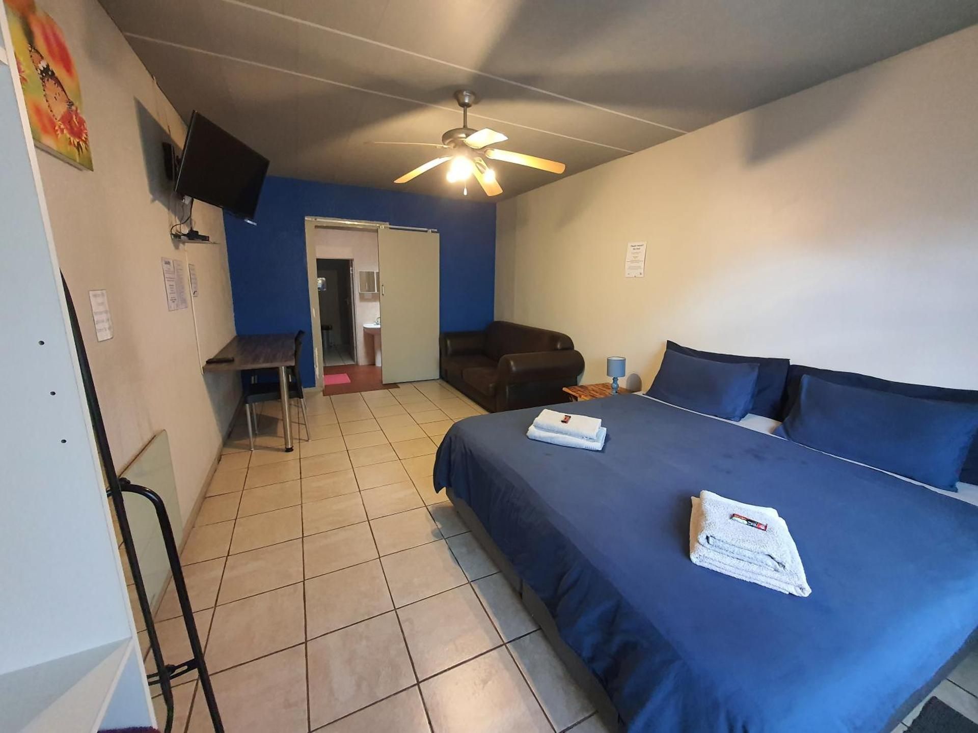 King Studio with Sofa Bed