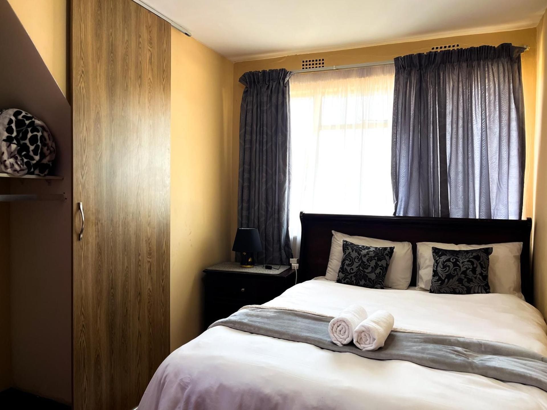 Queen Room with Shared Bathroom