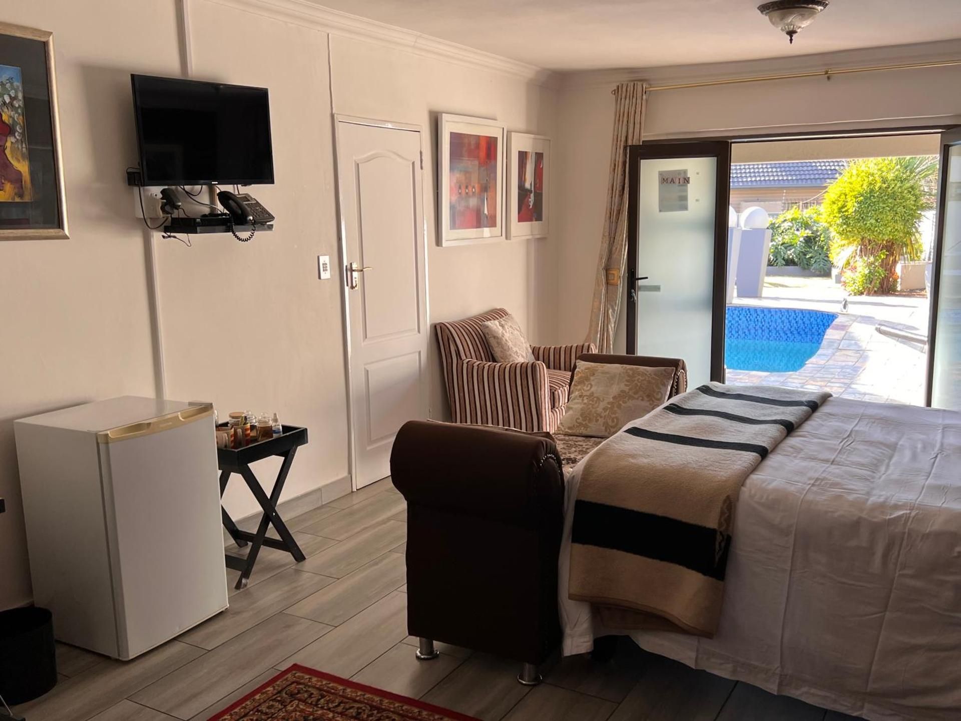 Deluxe Double Room (2 Adults + 1 Child)