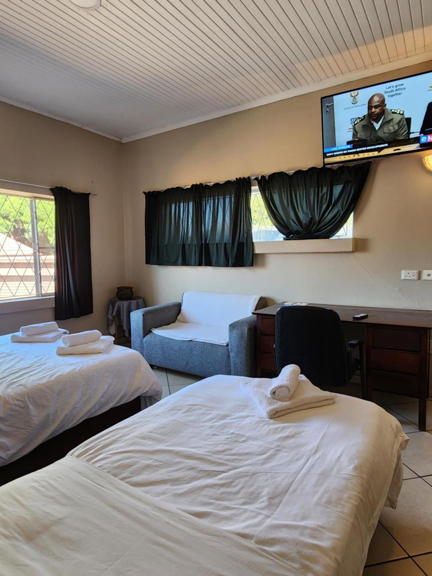 Quadruple Room with Private Bathroom